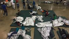 Dvacet tisíc dětí migrantů může ubytovat americká armáda. V USA jsou bez rodičů