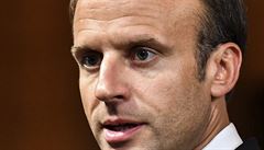 Francouzský prezident Emmanuel Macron pi rozhovoru s novinái po skonení...