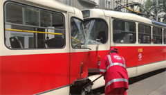 Na zastávce tpánská v centru Prahy se v pátek srazily dv tramvaje, na míst...