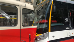 Na zastávce tpánská v centru Prahy se v pátek srazily dv tramvaje, na míst...