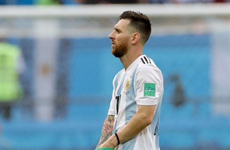 MS ve fotbale 2018, Francie vs. Argentina: zklamaný Lionel Messi opoutí scénu.
