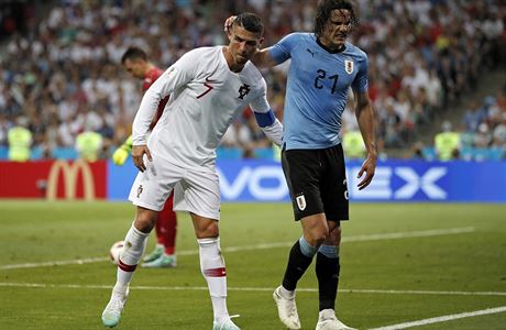 MS ve fotbale 2018, Uruguay vs. Portugalsko: Cristiano Ronaldo pomh Cavanimu.