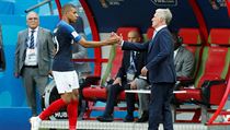 MS ve fotbale 2018, Francie vs. Argentina: střídající Mbappé a kouč Didier...