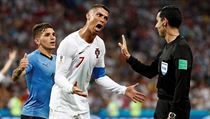 MS ve fotbale 2018, Uruguay vs. Portugalsko: Cristiano Ronaldo a hlavní sudí...