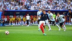 MS ve fotbale 2018 Francie vs. Argentina: Griezmann promuje penaltu.