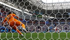 MS ve fotbale 2018, Francie vs. Argentina: Griezmann pekonává Armaniho.