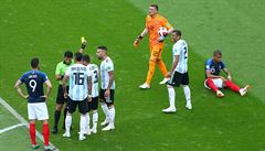 MS ve fotbale 2018, Francie vs. Argentina: lutá karta pro Marcose Roja za...