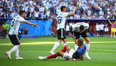 MS ve fotbale 2018, Francie vs. Argentina: Otamendi nadává Mbappého, penalta...
