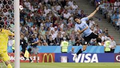 MS ve fotbale 2018, Uruguay vs. Portugalsko: Cavani pekonává Ruie Patricia.