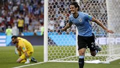 MS ve fotbale 2018, Uruguay vs. Portugalsko: Cavani slaví první branku.