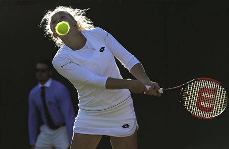 Kateina Siniaková ve Wimbledonu 2018.