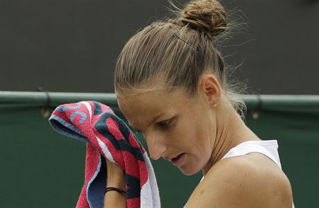 Karolna Plkov v osmifinle Wimbledonu 2018.