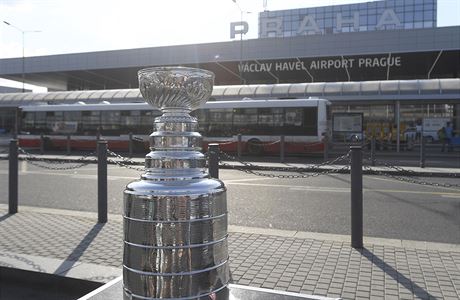 Do Prahy dorazil 9. ervence 2018 letecky z Moskvy Stanleyv pohár, který letos...