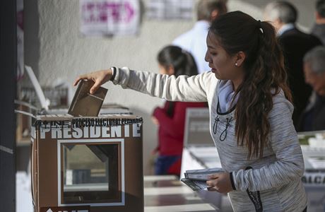 V Mexiku v nedli lidé hlasovali nejen v prezidentských volbách.