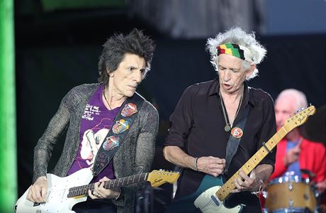 Oba kytarist kapely Rolling Stones zleva Ron Wood a Keith Richards.