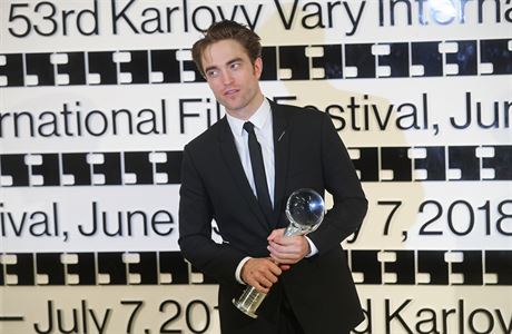 Cenu prezidenta karlovarskho festivalu dostal britsk herec Robert Pattinson.