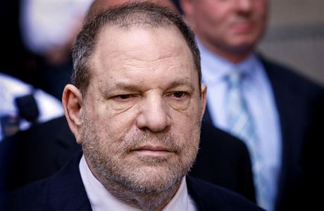 Harvey Weinstein na cest k soudu v New Yorku.