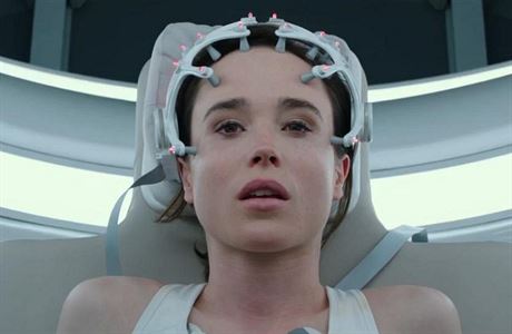 Ellen Pageová ve snímku Hrái se smrtí (2017), kde si skupina student medicíny...