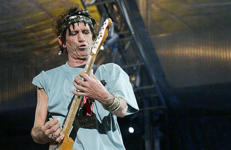 Keith Richards z Rolling Stones pi koncertu v Praze na Letné v roce 2003.