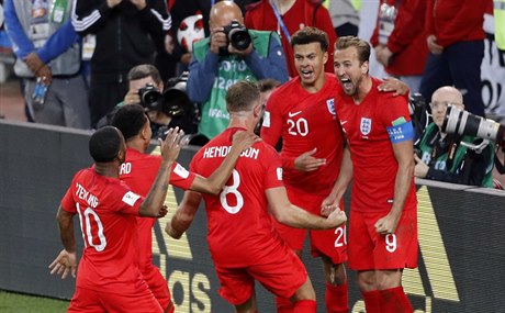 MS ve fotbale 2018, Kolumbie vs. Anglie: angličané slaví gól Kanea.