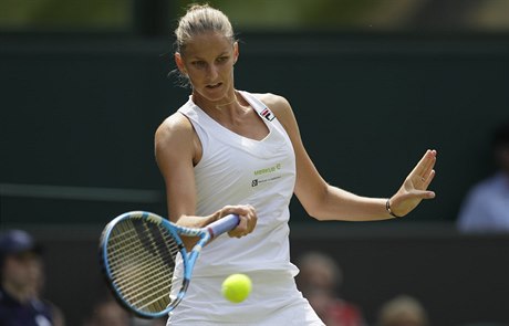 Česká tenistka Karolína Plíšková na Wimbledonu 2018 proti Viktorii Azarenkové.