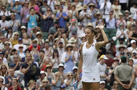 eská tenistka Karolína Plíková slaví postup do 3. kola Wimbledonu 2018.