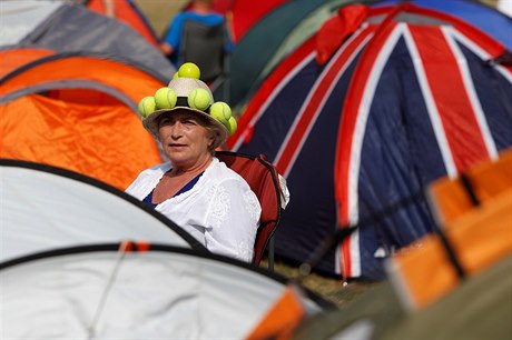 Wimbledon 2018: tato dáma ví, s jakou pokrývkou hlavy vyrazit na tenis.