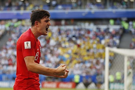 MS ve fotbale 2018, védsko vs. Anglie: Harry Maguire slaví gól v síti Sevean.