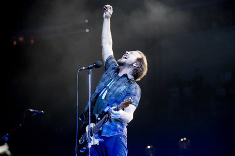 Koncert Pearl Jam v  O2 arén navtívilo zhruba 18 000 fanouk.