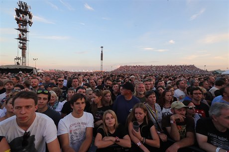 Podle odhad organizátor na koncert Rolling Stones do Letan dorazilo 50 000...
