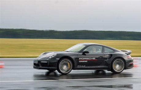 Návštěvníci oslav si mohli na okruhu Silesia Ring vyzkoušet Porsche na vlastní...
