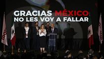 Andres Manuel Lopez Obrador p vtznm proslovu v Mexico City.