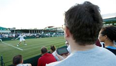 Wimbledon 2018: fanouci sledují zápas 1. kola slavného grandslamového turnaje.