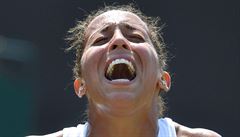 Natvaná Madison Keysová v 1. kole Wimbledonu 2018.