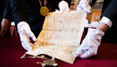 Hlavním klenotem je originální listina se svolením papee Klimenta VI. k...