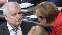 Nmecká ministr vnitra Horst Seehofer a nmecká kancléka Angela Merkelová.