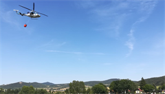 Vrtulník pomáhá při hašení požáru mezi Lovosicemi a Ústím. | na serveru Lidovky.cz | aktuální zprávy