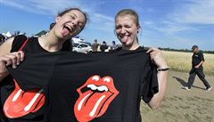 Fanynky legendárních Rolling Stones ped koncertem v Letanech.
