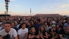 Podle odhadů organizátorů na koncert Rolling Stones do Letňan dorazilo 50 000...