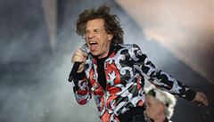 I ve svých 74 letech je Jagger stále plný energie.