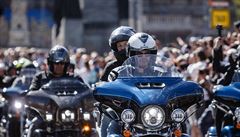 Centrem Prahy se projelo na 4000 motocykl