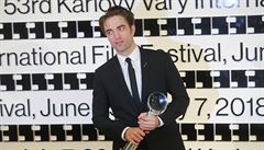 Cenu prezidenta karlovarského festivalu dostal britský herec Robert Pattinson.