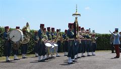 Pochodová kapela v historických uniformách bhem slavnostního ceremoniálu v...