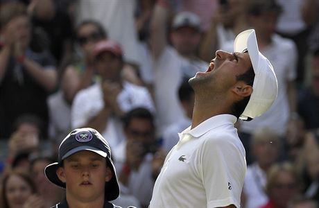 Srb Novak Djokovi ve 3. kole Wimbledonu 2018.