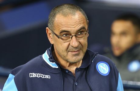 Maurizio Sarri povede po Neapoli londýnskou Chelsea.