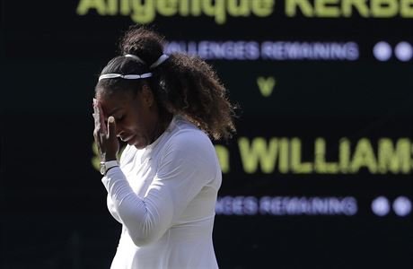 Amerianka Serena Williamsov ve finle Wimbledonu 2018, kter ji vbec nevylo.