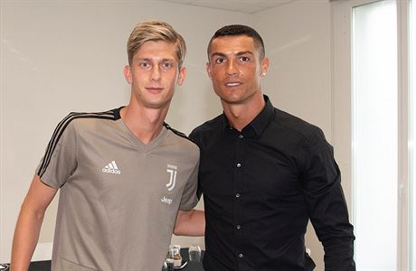 eský fotbalista Juventusu Roman Macek (vlevo) a jeho spoluhrá Cristiano...