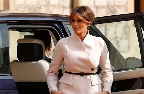 Melanie Trumpová dorazila na setkání s královnou v Range Roveru.