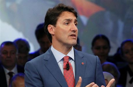 Kanadský premiér Justin Trudeau se zúastnil diskusního fóra NATO bhem summitu...