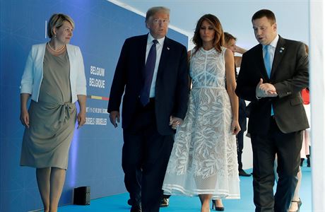 Trump poveeel s ostatnmi sttnky lenskch stt NATO na summitu v Bruselu.